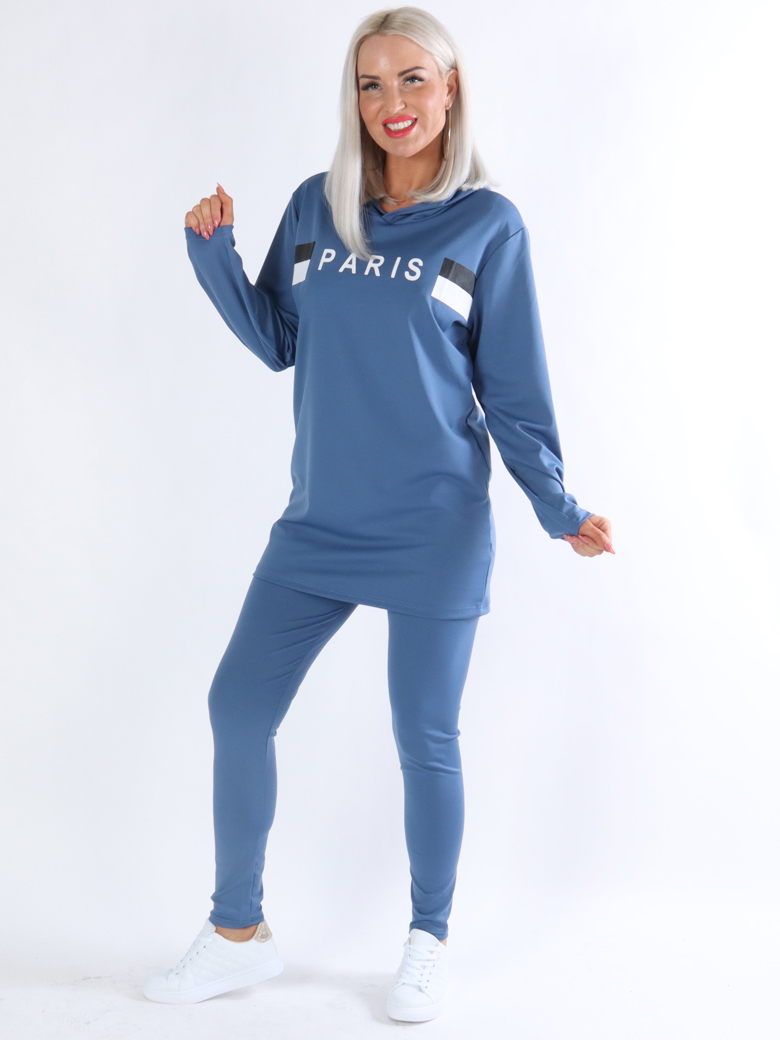 Sanna - Armégrön joggingdräkt med Paris på blusen